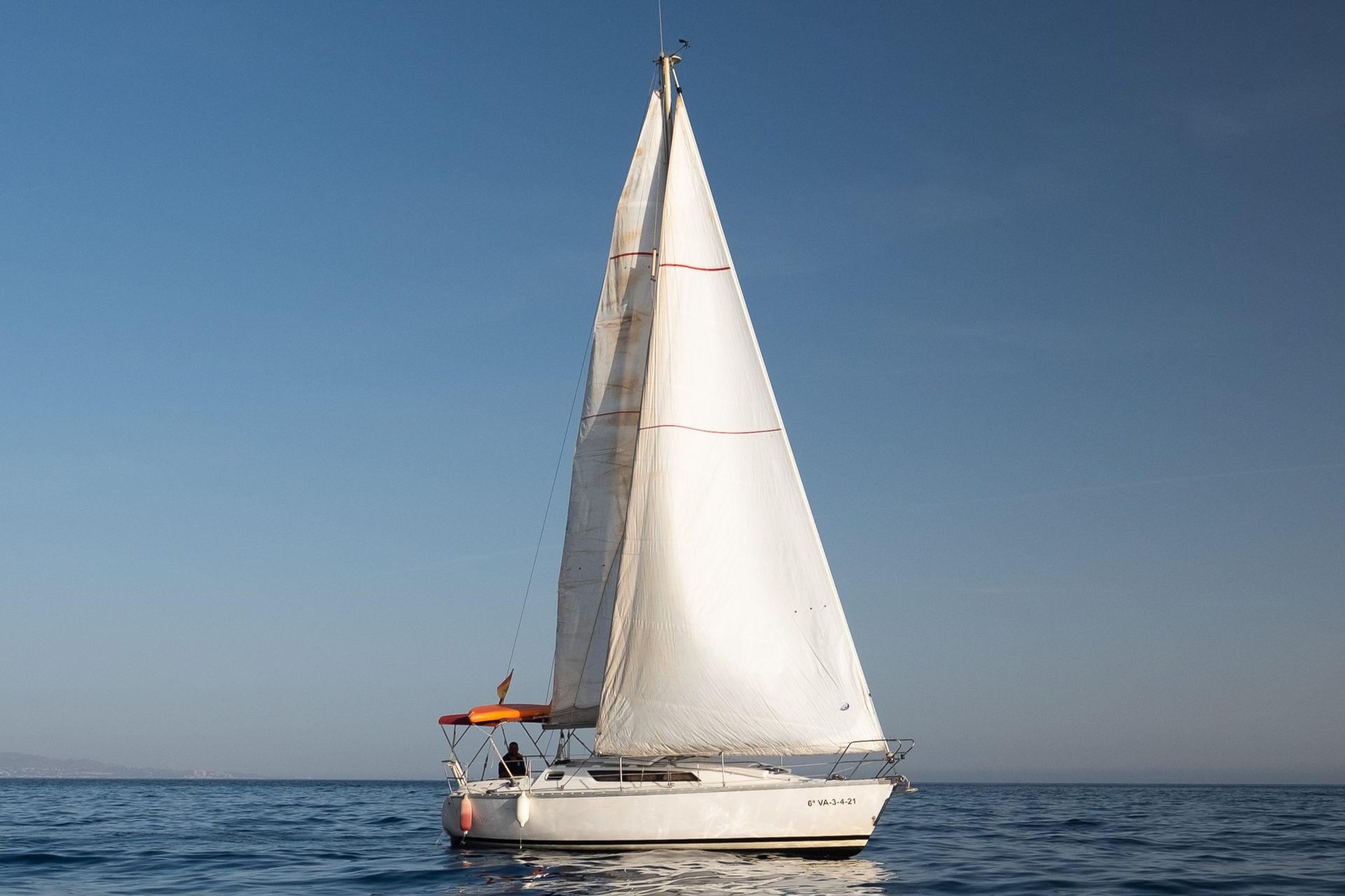 Samaruc, a Jeanneau Sun Light 31 sailing yacht for cruises in Marbella and Puerto Banús